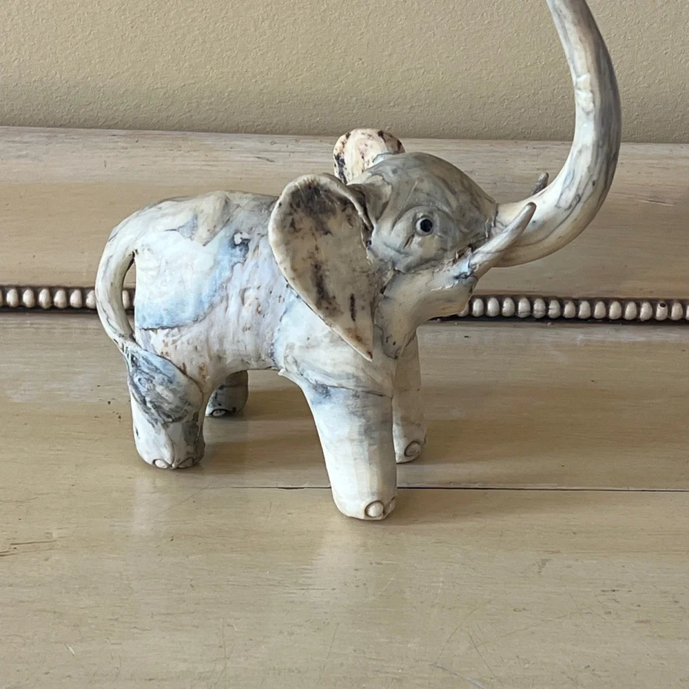 Set of 2 Clay elephants